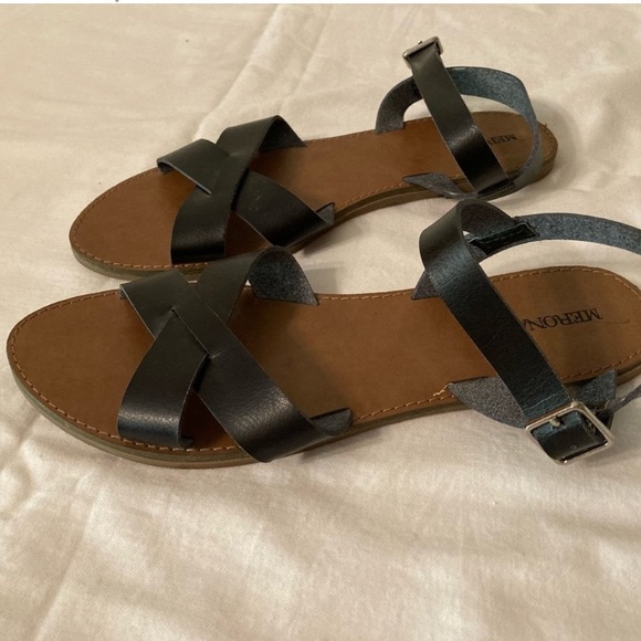 Merona Black crisscross Sandals - Picture 2 of 4